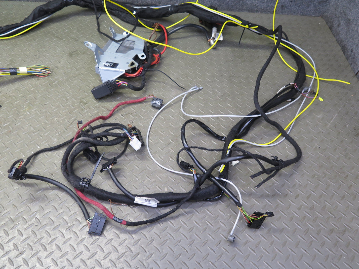 03-08 Mercedes R230 SL55 AMG Battery Stabilization Load Module w Wiring OEM