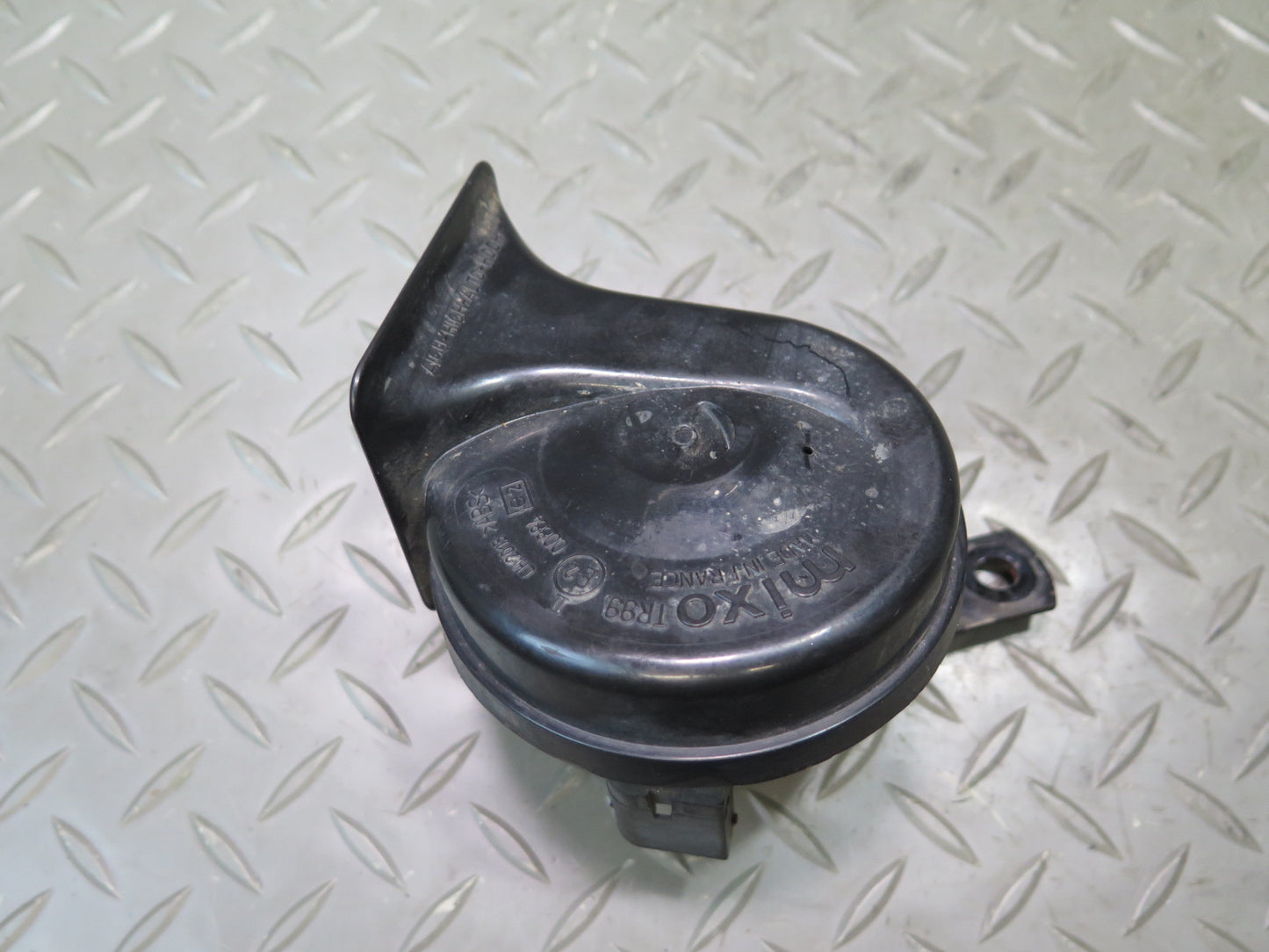 95-99 BMW E36 318ti 3-SERIES Set of 2 High & Low Tone Note Pitch Horn Signal OEM