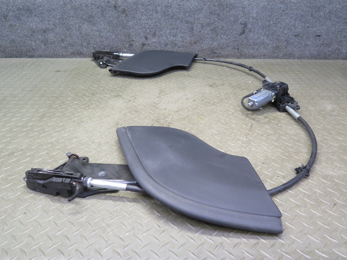 07-12 Mercedes R230 Sl-class Convertible TOP Roof Rear Flap Motor Assembly OEM