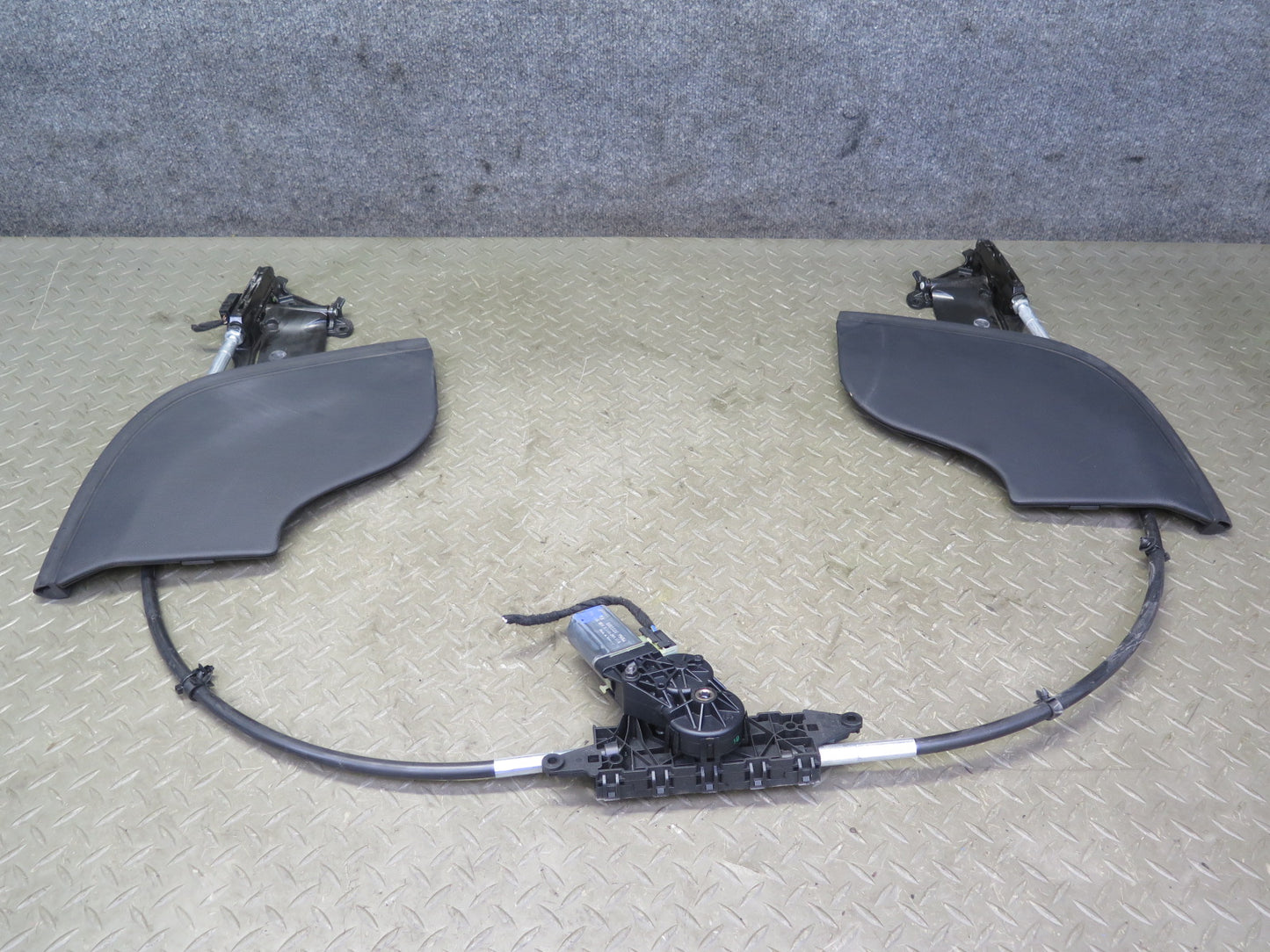 07-12 Mercedes R230 Sl-class Convertible TOP Roof Rear Flap Motor Assembly OEM