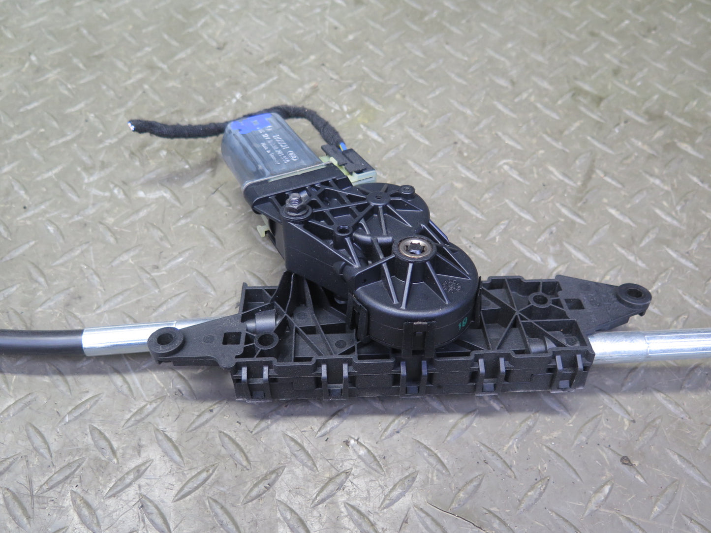 07-12 Mercedes R230 Sl-class Convertible TOP Roof Rear Flap Motor Assembly OEM