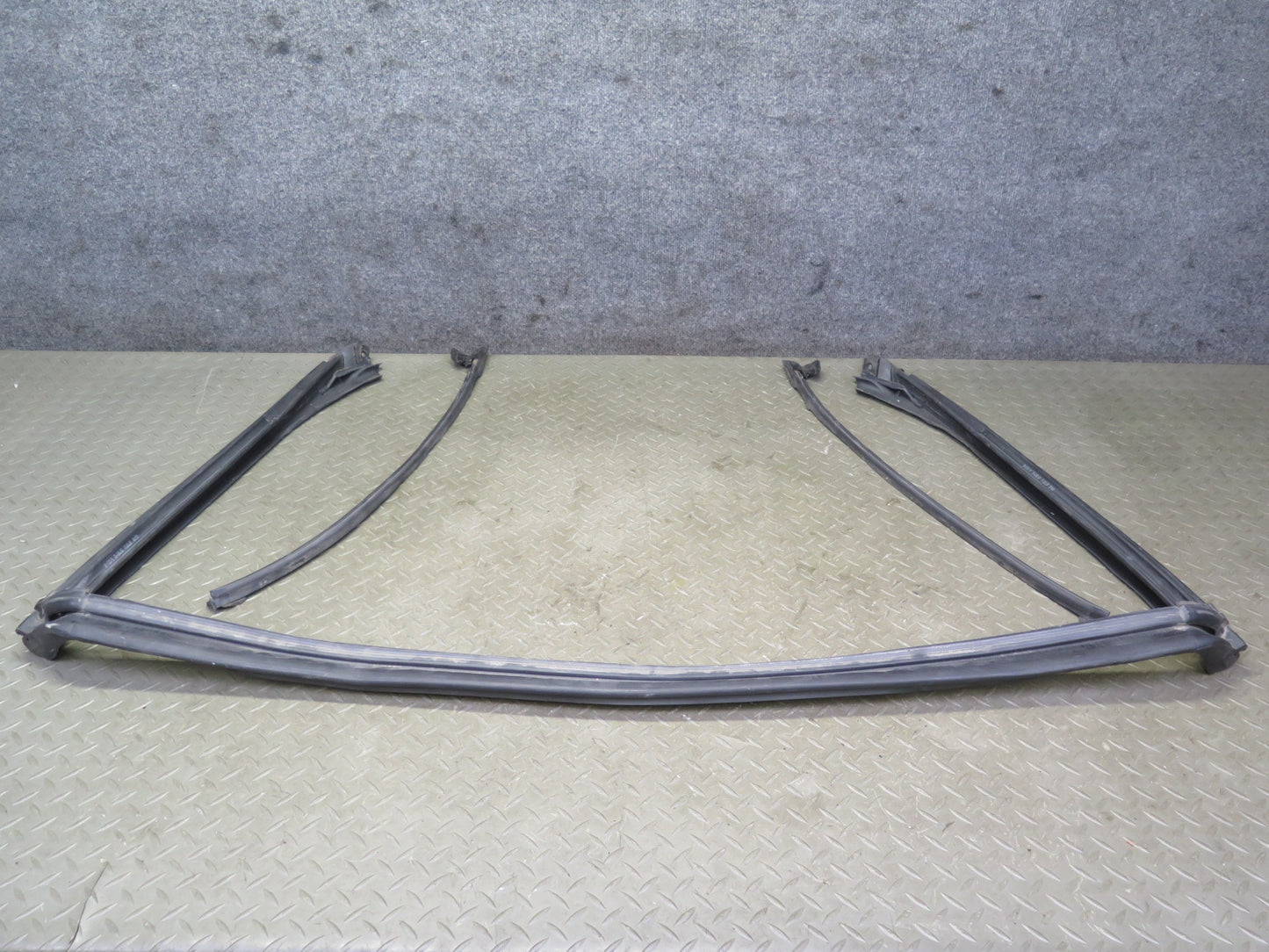 03-12 Mercedes R230 Windshield Weatherstrip Rubber Seal Gasket Set OEM