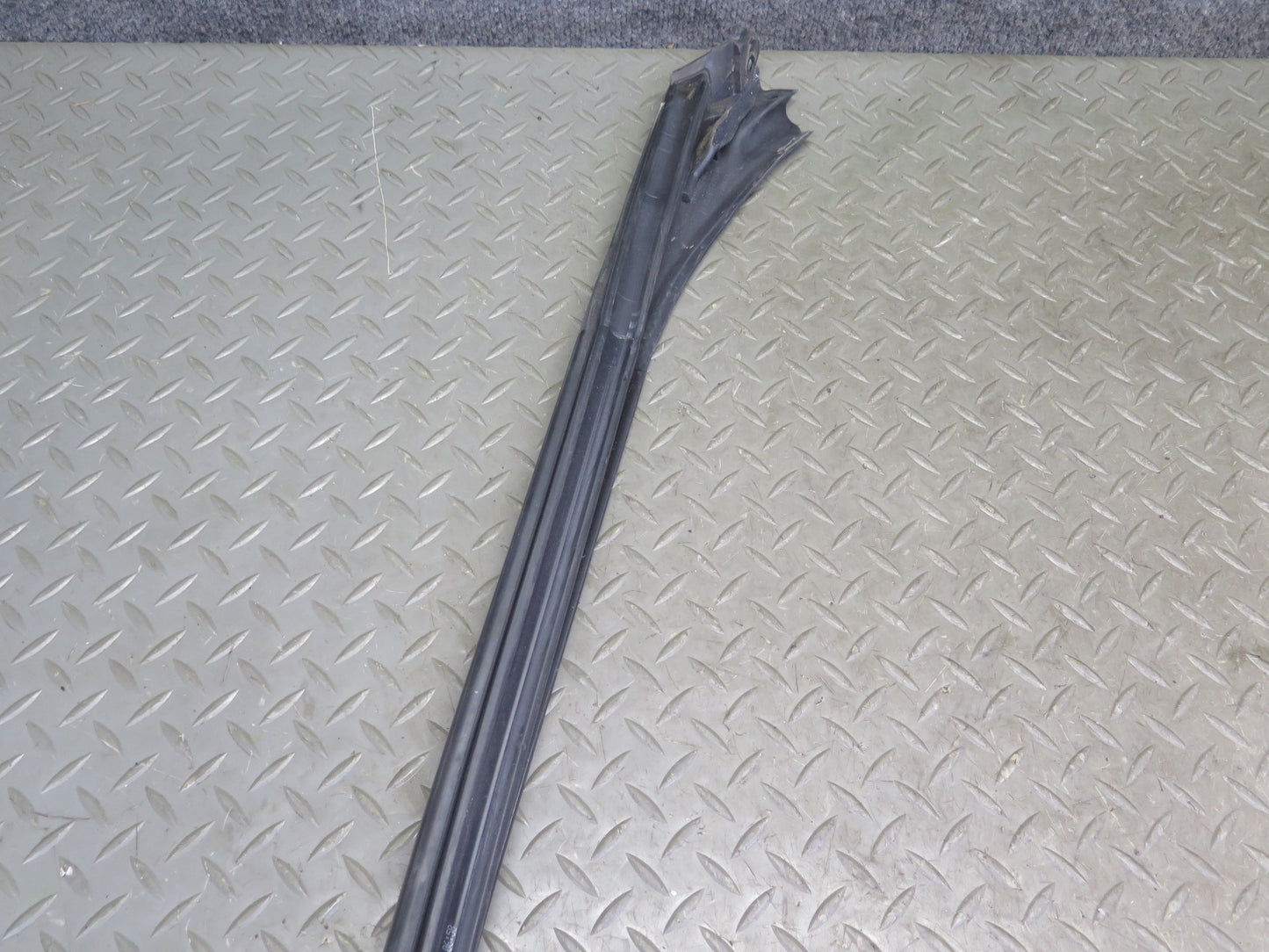 03-12 Mercedes R230 Windshield Weatherstrip Rubber Seal Gasket Set OEM