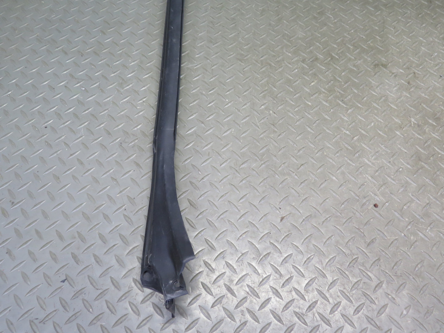03-12 Mercedes R230 Windshield Weatherstrip Rubber Seal Gasket Set OEM