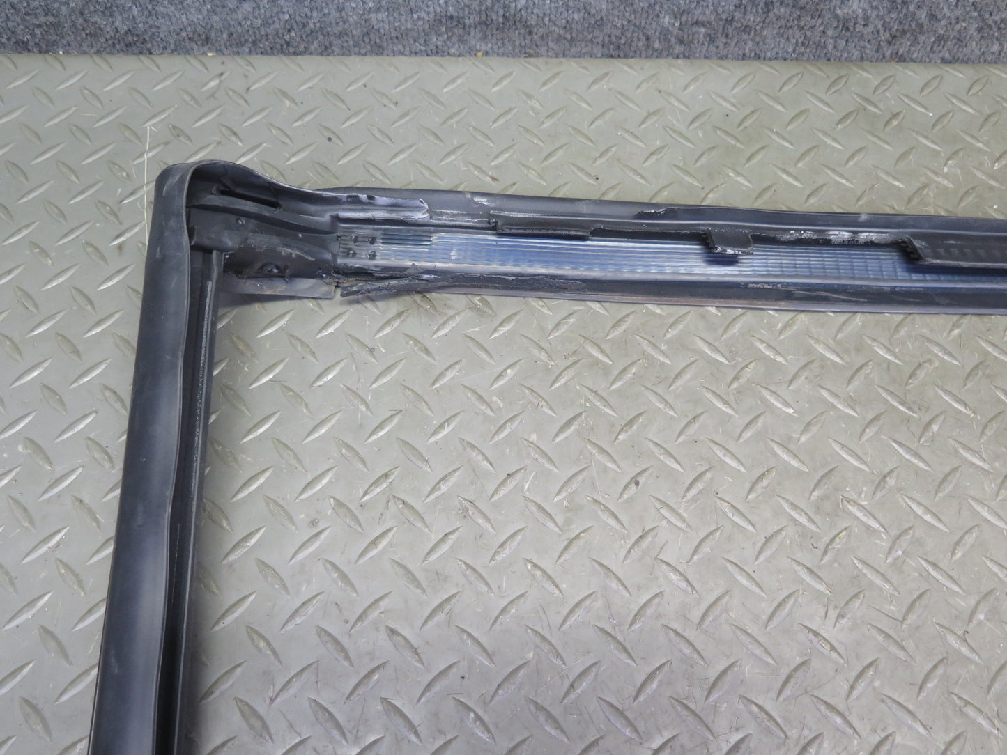 03-12 Mercedes R230 Windshield Weatherstrip Rubber Seal Gasket Set OEM