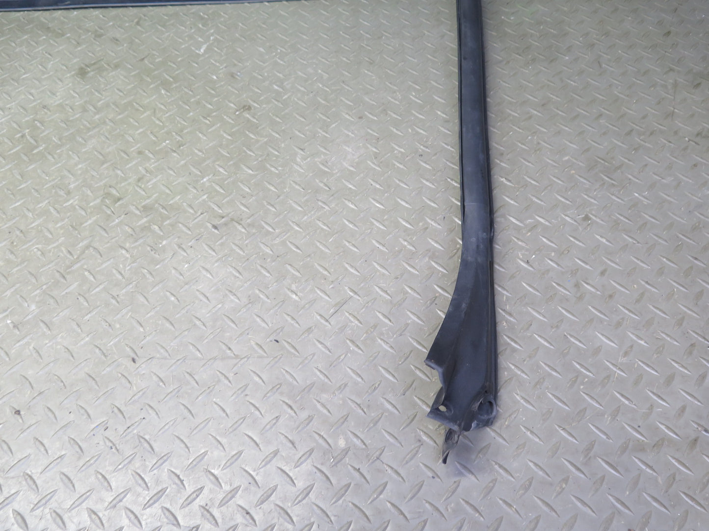 03-12 Mercedes R230 Windshield Weatherstrip Rubber Seal Gasket Set OEM