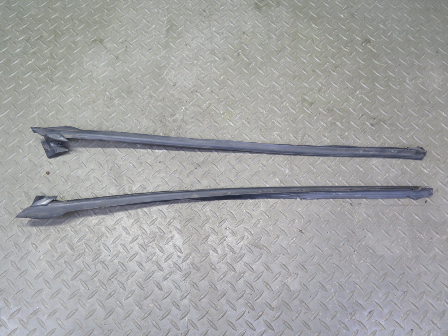 03-12 Mercedes R230 Windshield Weatherstrip Rubber Seal Gasket Set OEM