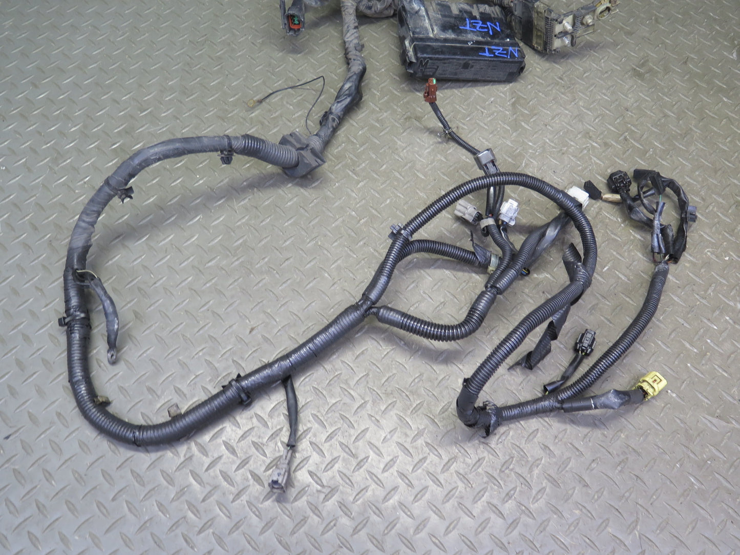 2007 Nissan 350Z Z33 VQ35HR M/T Engine Bay Wire Wiring Harness w Fuse Box OEM