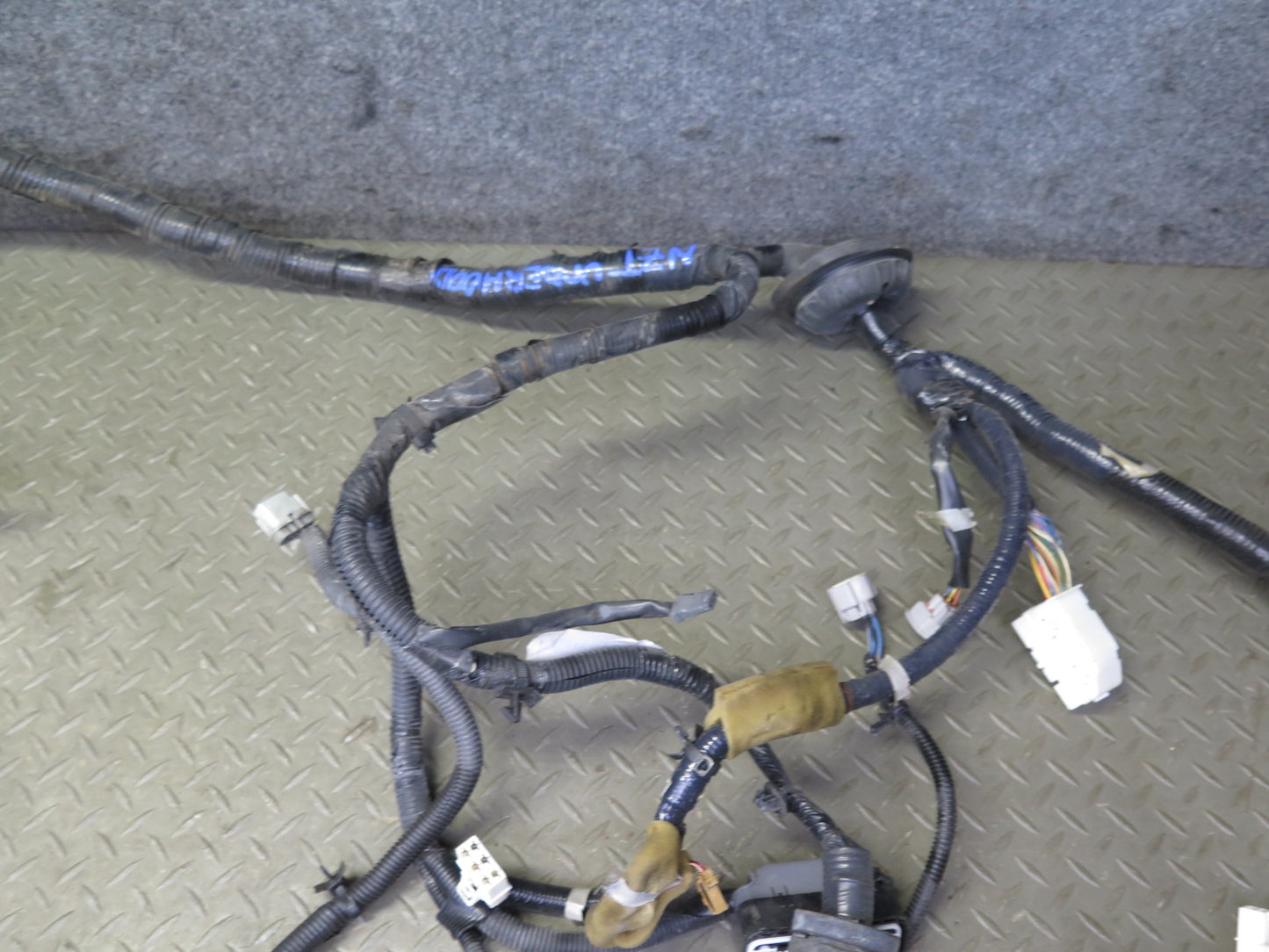 2007 Nissan 350Z Z33 VQ35HR M/T Engine Bay Wire Wiring Harness w Fuse Box OEM