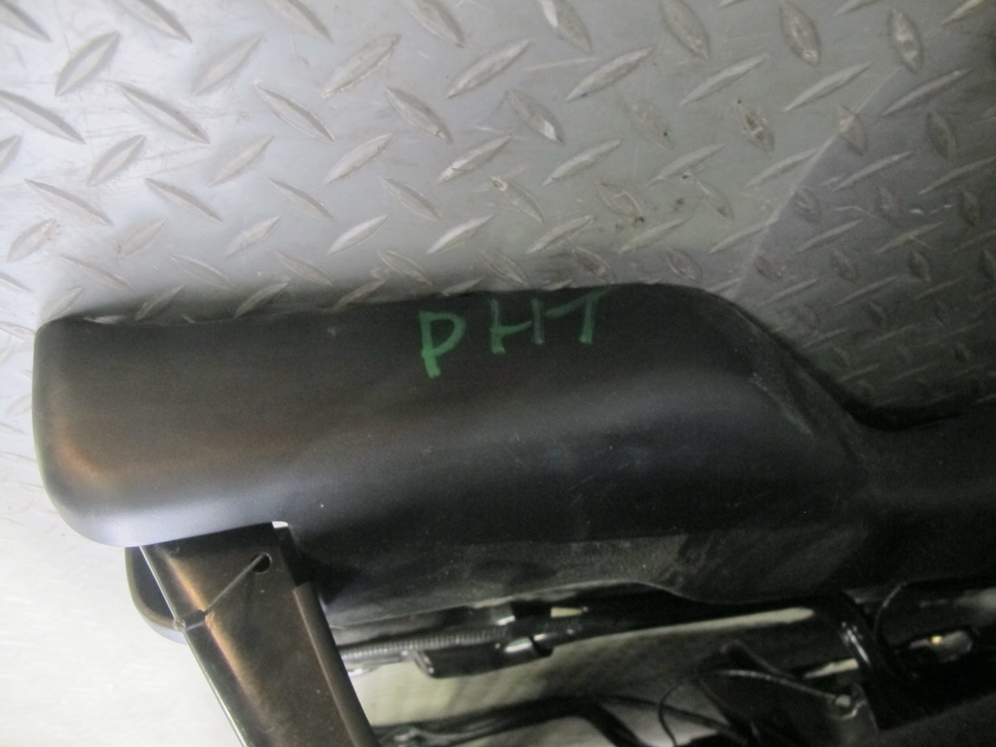 2005-2007 Hummer H2 Rear 2ND ROW Left & Right Side Leather Seat Set of 2
