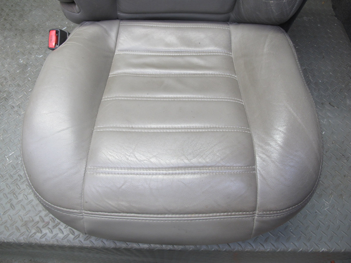 2005-2007 Hummer H2 Front Left & Right Side Leather Seat Set of 2