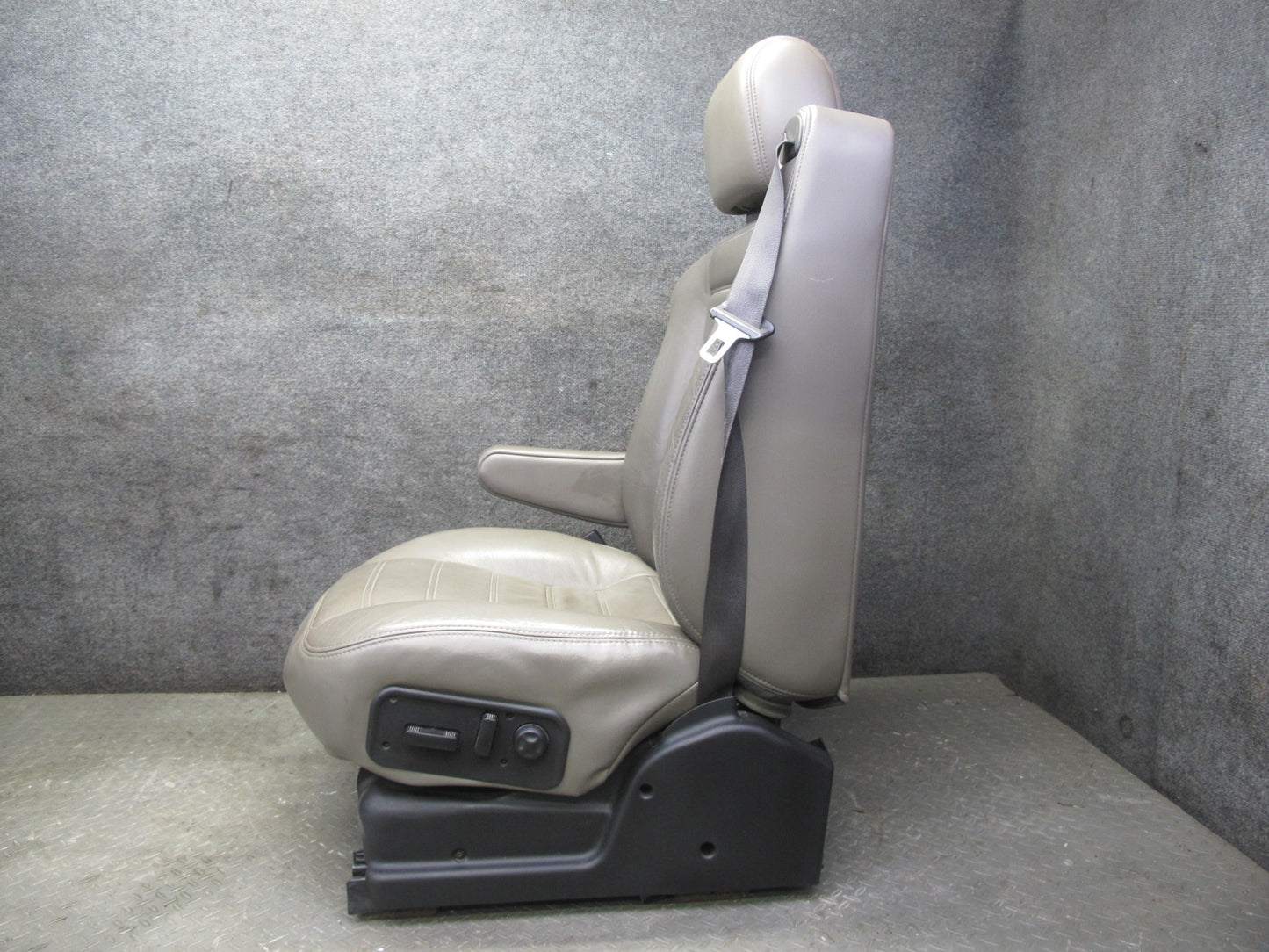 2005-2007 Hummer H2 Front Left & Right Side Leather Seat Set of 2