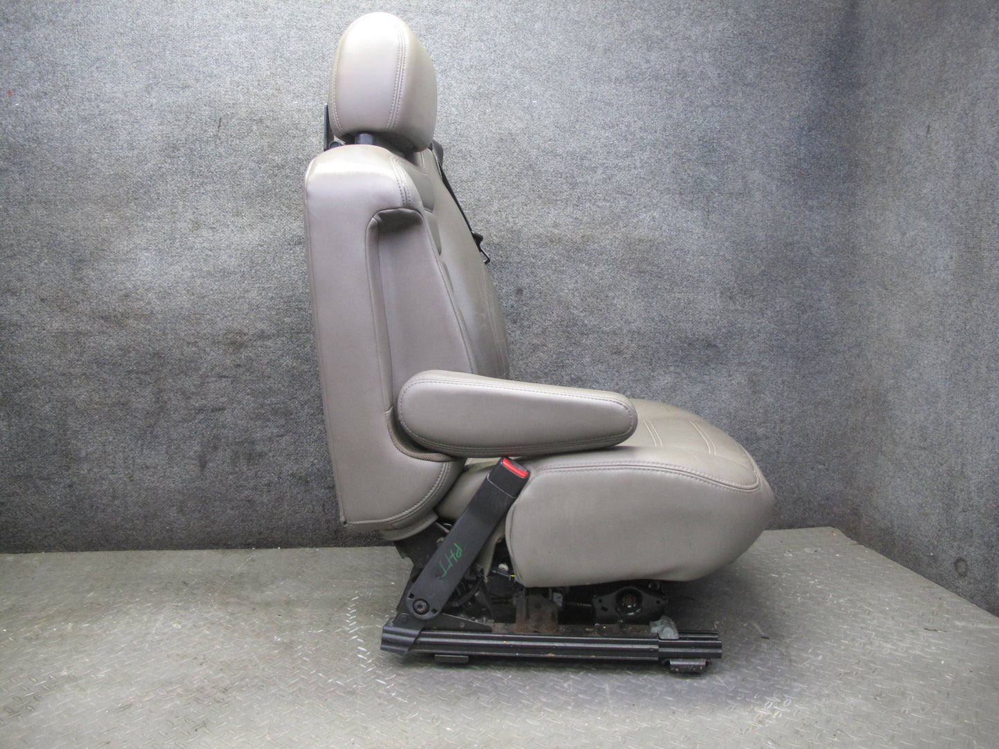 2005-2007 Hummer H2 Front Left & Right Side Leather Seat Set of 2