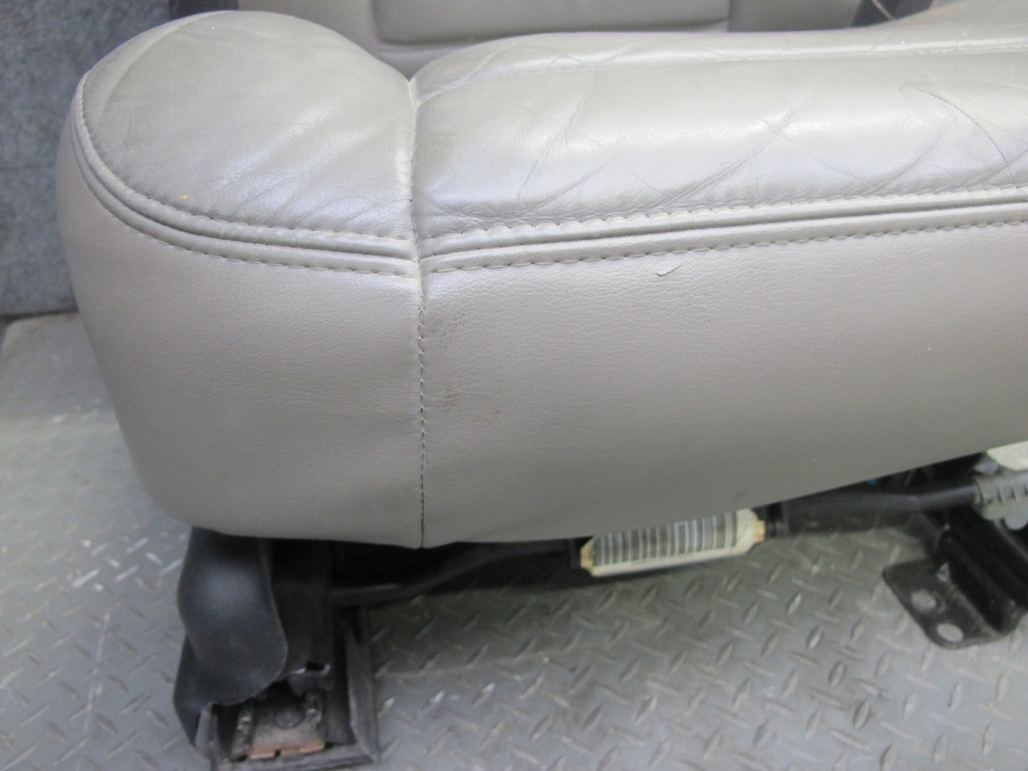 2005-2007 Hummer H2 Front Left & Right Side Leather Seat Set of 2