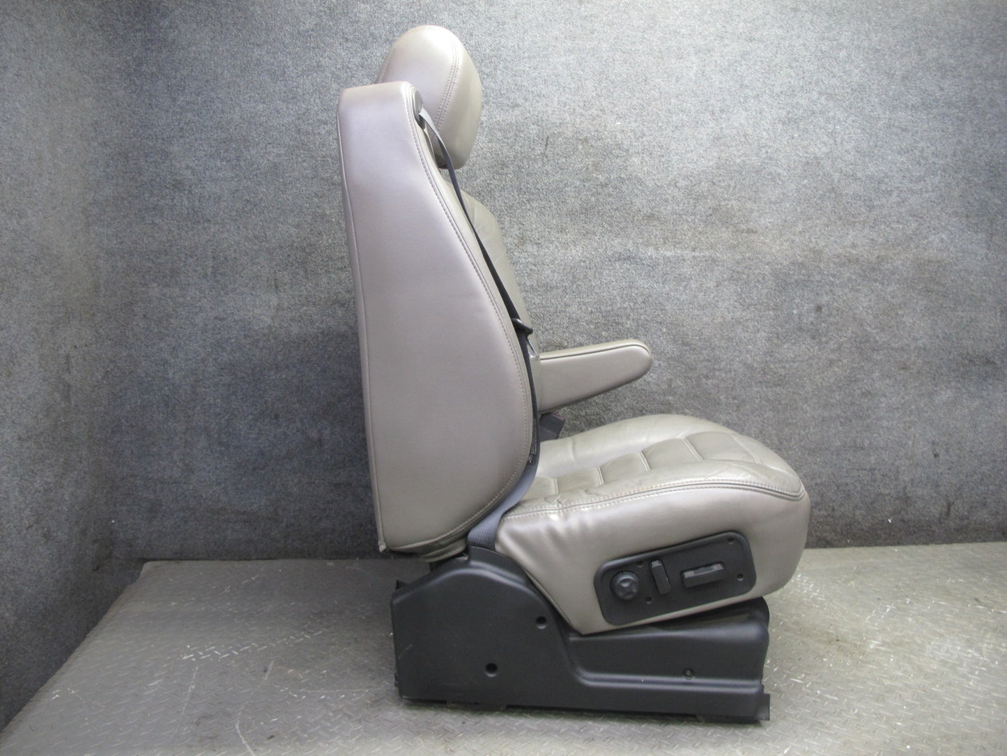 2005-2007 Hummer H2 Front Left & Right Side Leather Seat Set of 2