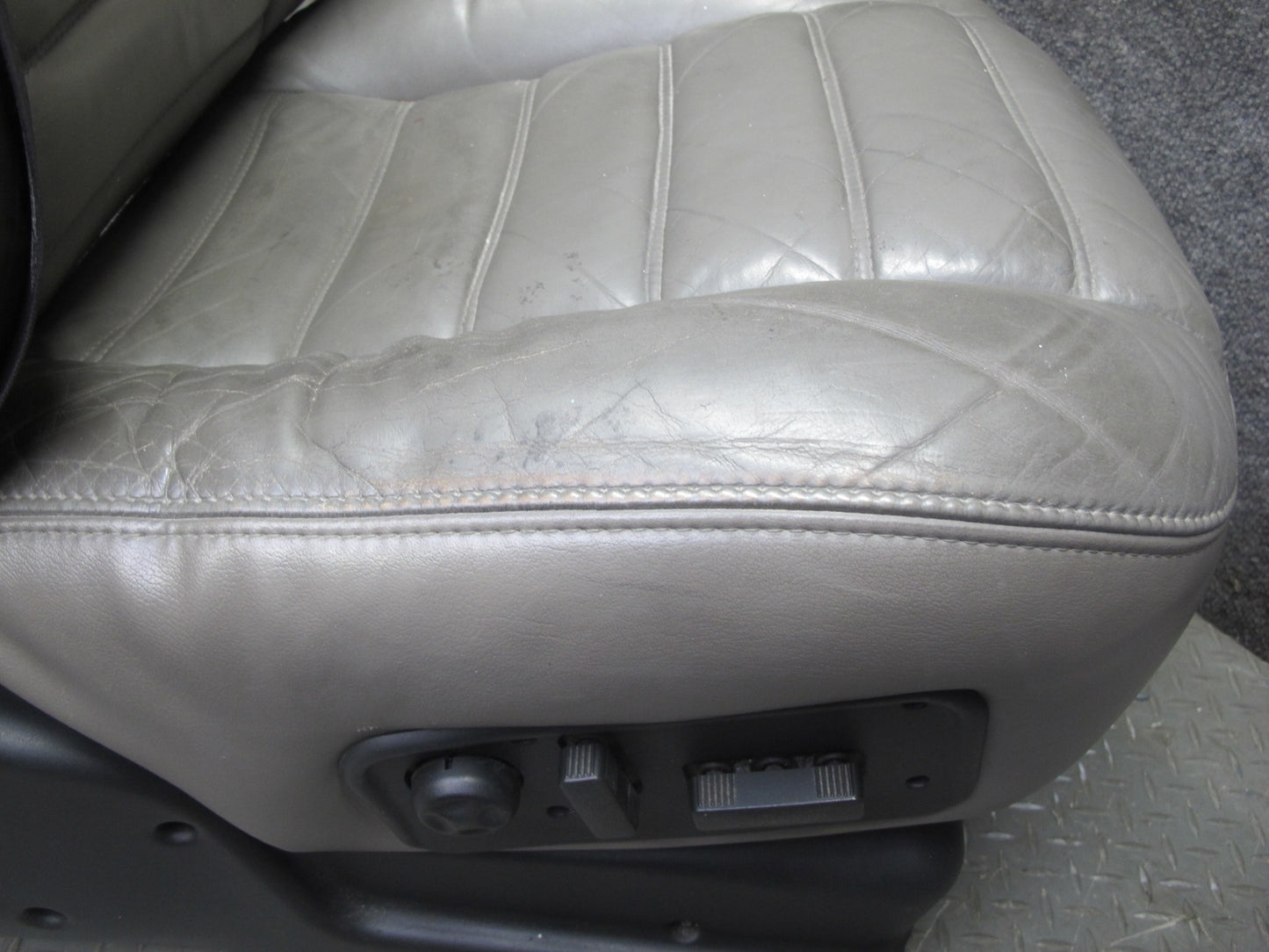 2005-2007 Hummer H2 Front Left & Right Side Leather Seat Set of 2