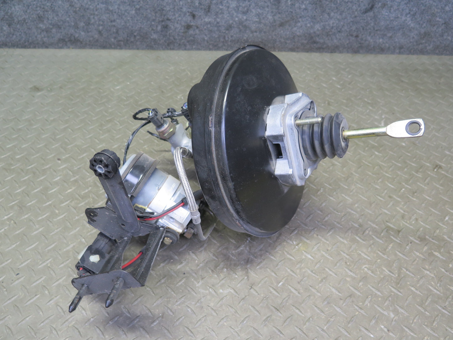 2001 BMW E46 330ci Brake Master Cylinder Booster Fluid Reservoir w DSC Pump OEM