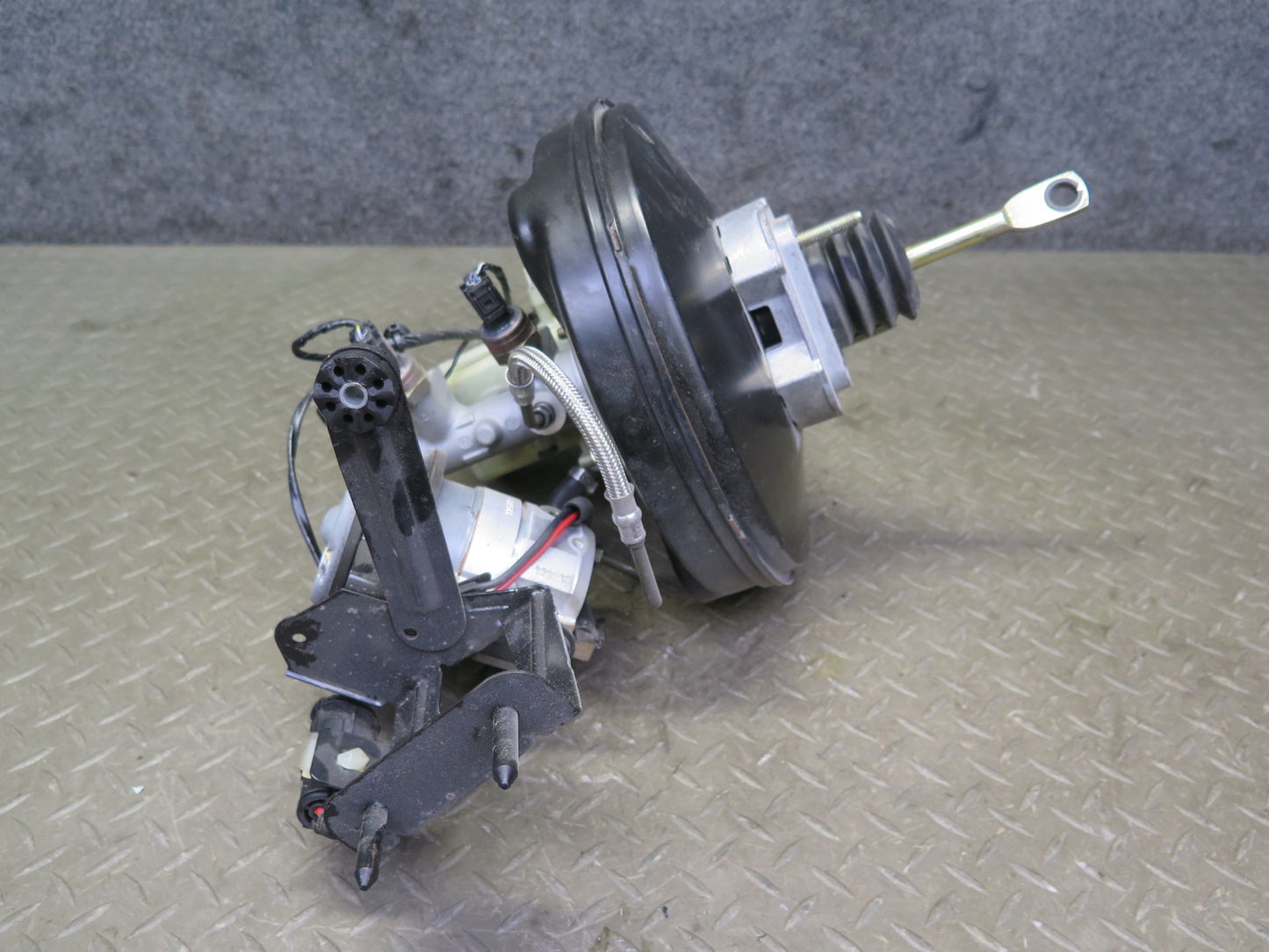 2001 BMW E46 330ci Brake Master Cylinder Booster Fluid Reservoir w DSC Pump OEM