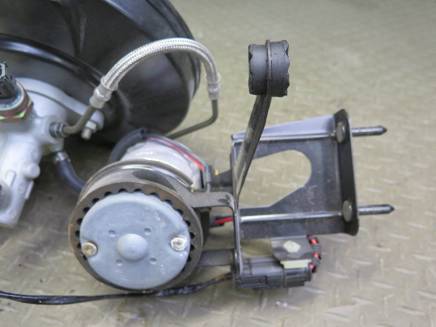 2001 BMW E46 330ci Brake Master Cylinder Booster Fluid Reservoir w DSC Pump OEM