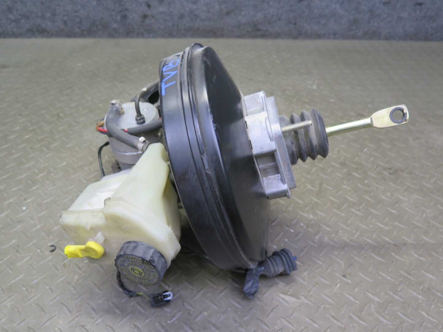 2001 BMW E46 330ci Brake Master Cylinder Booster Fluid Reservoir w DSC Pump OEM