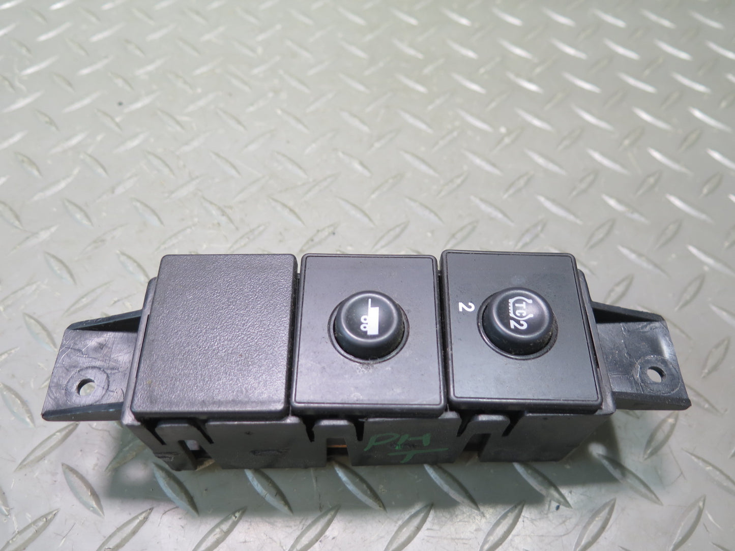 2003 -2007 Hummer H2 Dash Center Traction Control & TOW Haul Switch 15192440