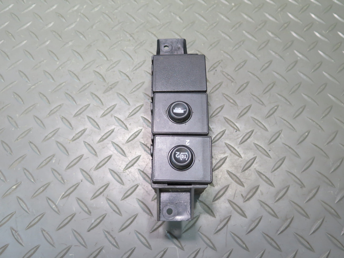 2003 -2007 Hummer H2 Dash Center Traction Control & TOW Haul Switch 15192440