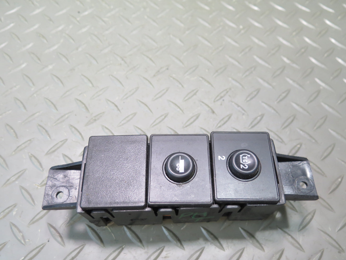 2003 -2007 Hummer H2 Dash Center Traction Control & TOW Haul Switch 15192440