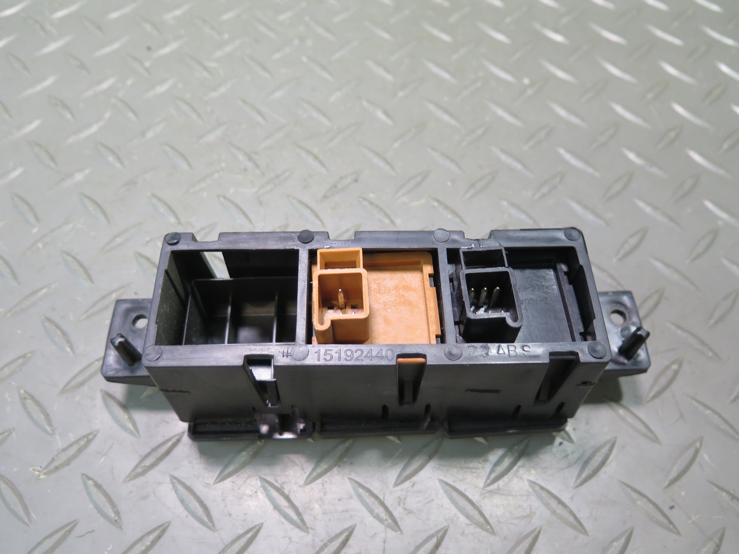 2003 -2007 Hummer H2 Dash Center Traction Control & TOW Haul Switch 15192440
