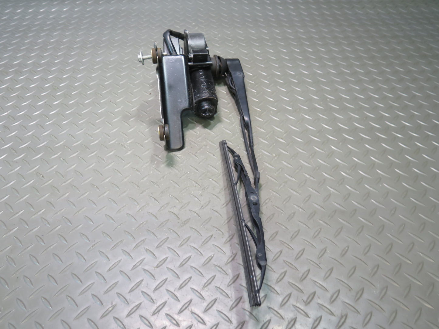 2003-2007 Hummer H2 Rear Tailgate Lift Gate Back Door Wiper W/ Motor 15186765