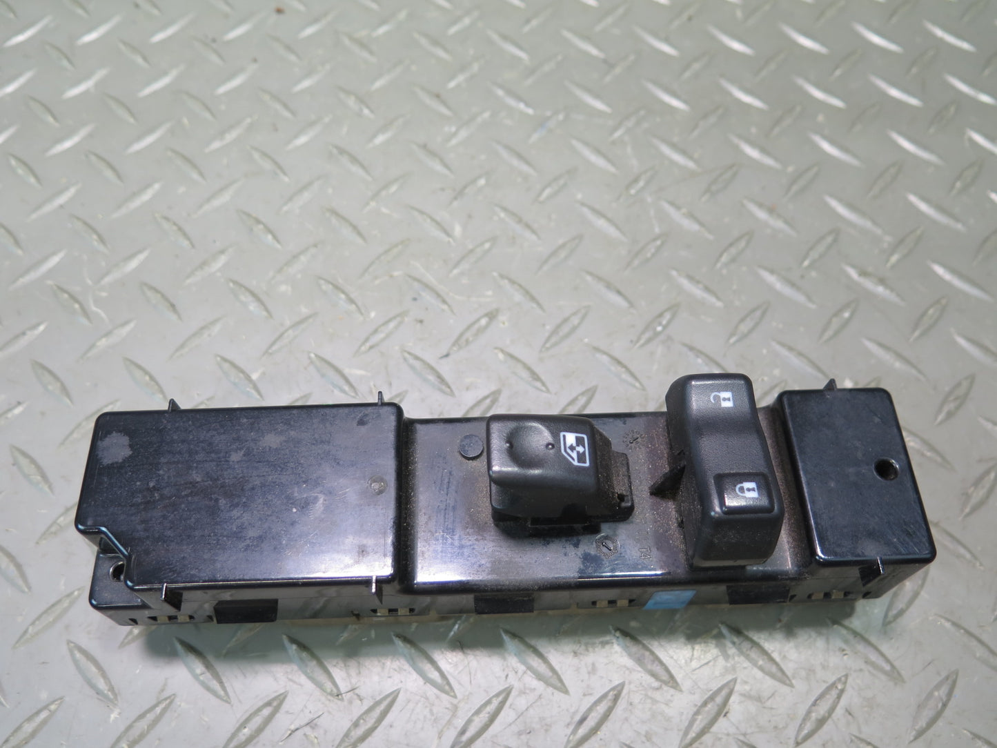 2003-2007 Hummer H2 Front Right Pass Side Door Window Switch 21994841