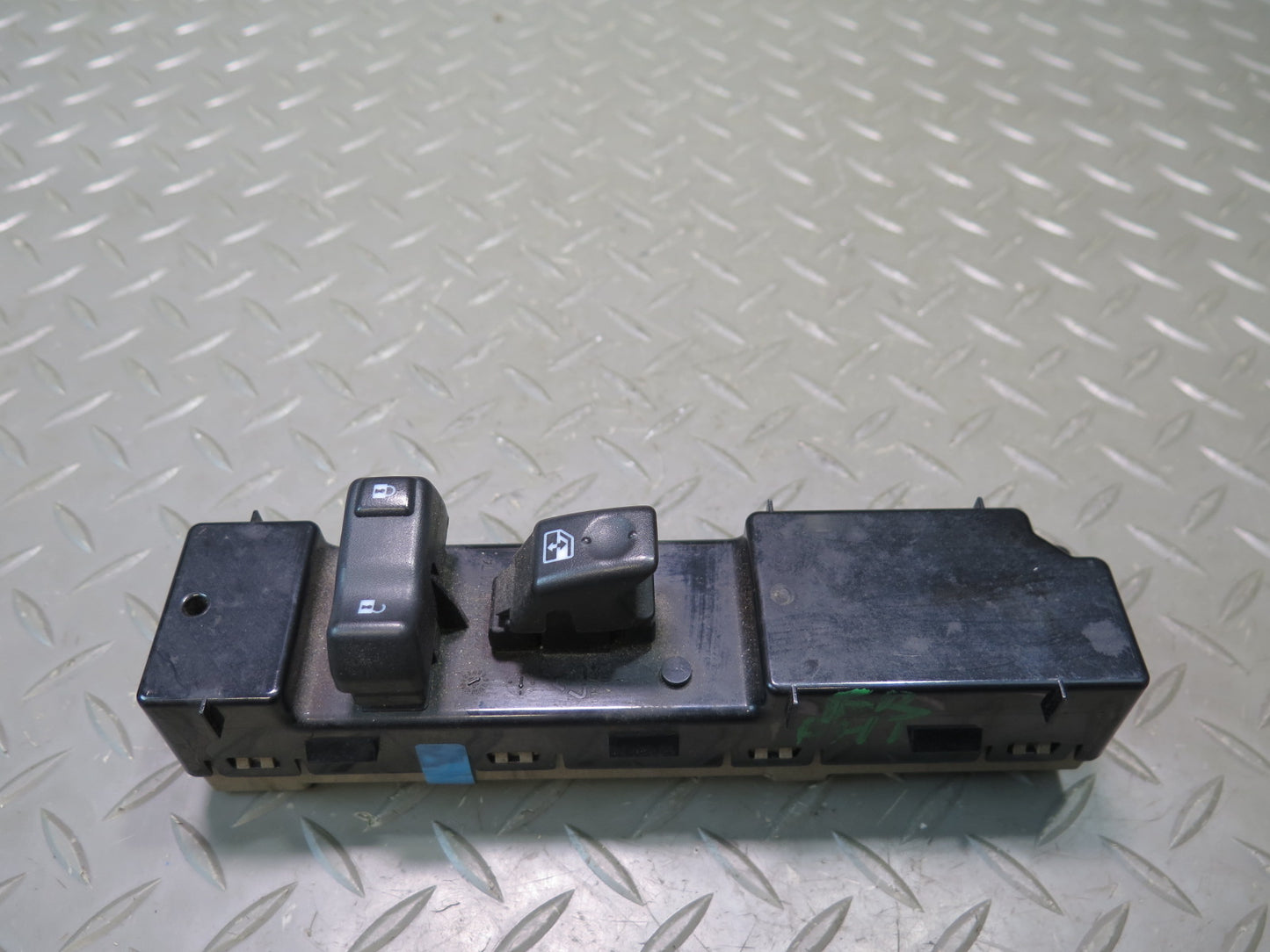 2003-2007 Hummer H2 Front Right Pass Side Door Window Switch 21994841