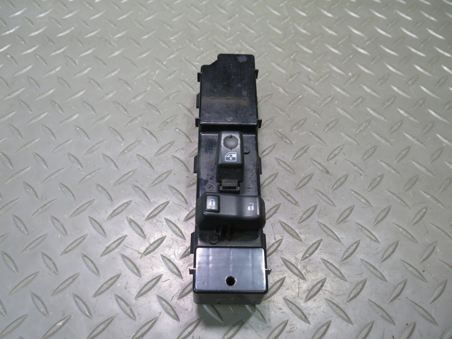 2003-2007 Hummer H2 Front Right Pass Side Door Window Switch 21994841