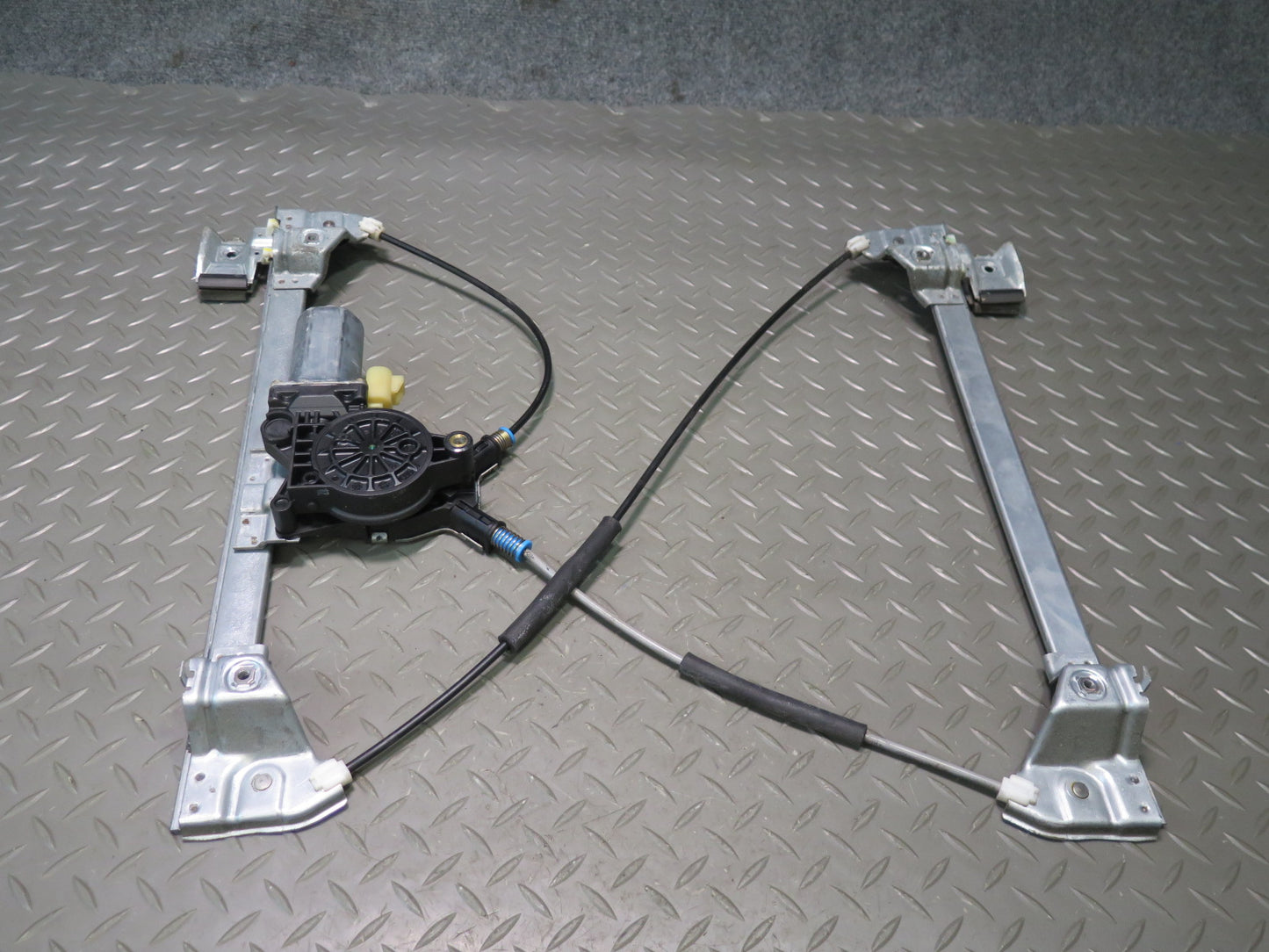 2003-2009 Hummer H2 Front Left Side Door Window Regulator W/ Motor