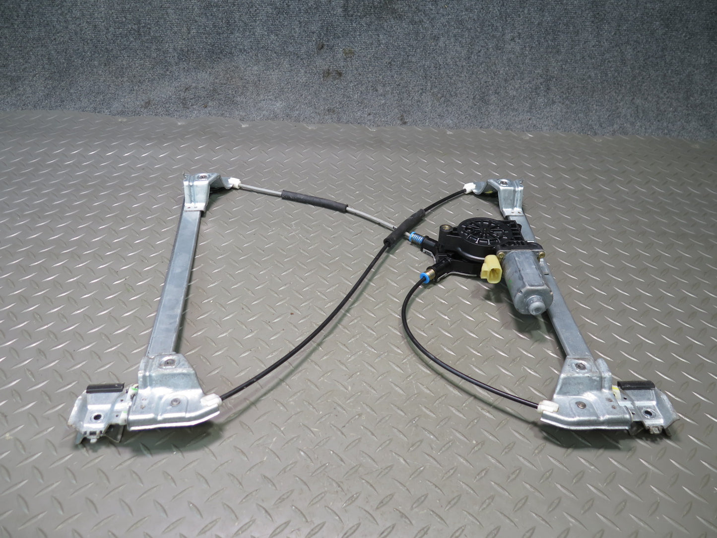 2003-2009 Hummer H2 Front Left Side Door Window Regulator W/ Motor