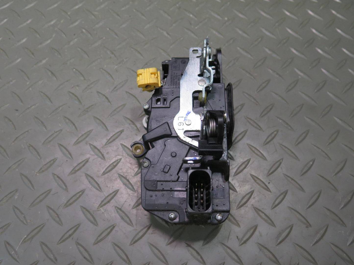 2003-2005 Hummer H2 Front Left Driver Side Door Lock Latch Actuator 15134807