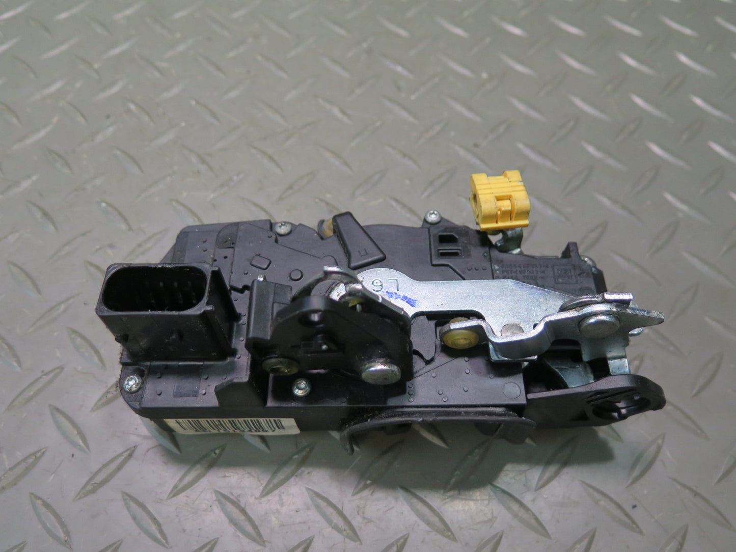 2003-2005 Hummer H2 Front Left Driver Side Door Lock Latch Actuator 15134807
