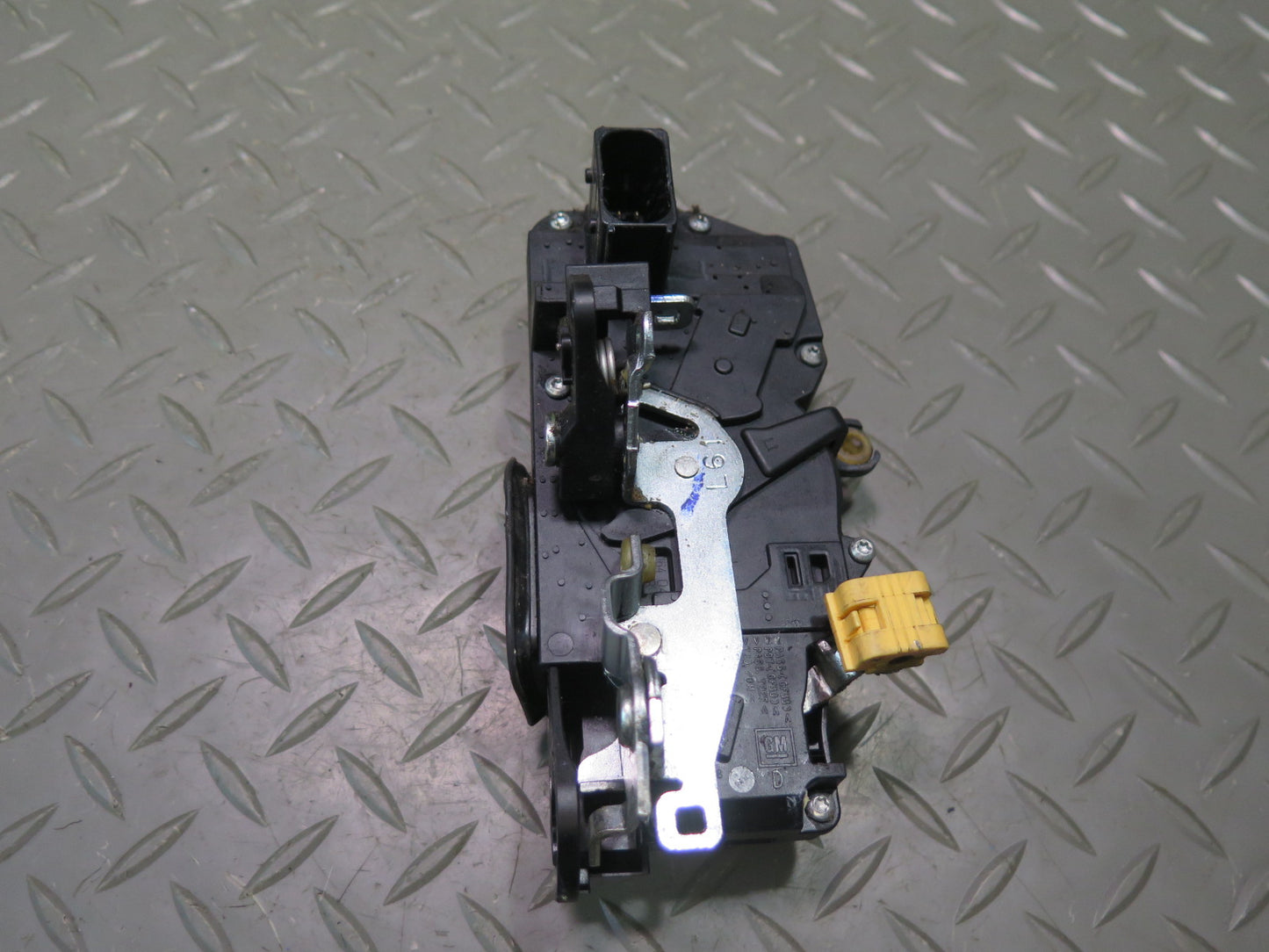 2003-2005 Hummer H2 Front Left Driver Side Door Lock Latch Actuator 15134807