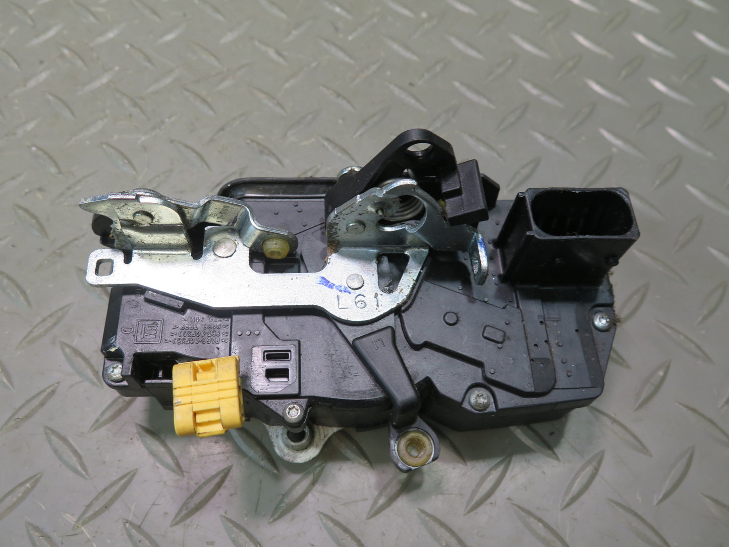 2003-2005 Hummer H2 Front Left Driver Side Door Lock Latch Actuator 15134807