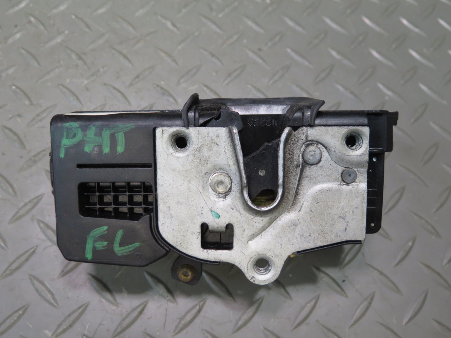 2003-2005 Hummer H2 Front Left Driver Side Door Lock Latch Actuator 15134807
