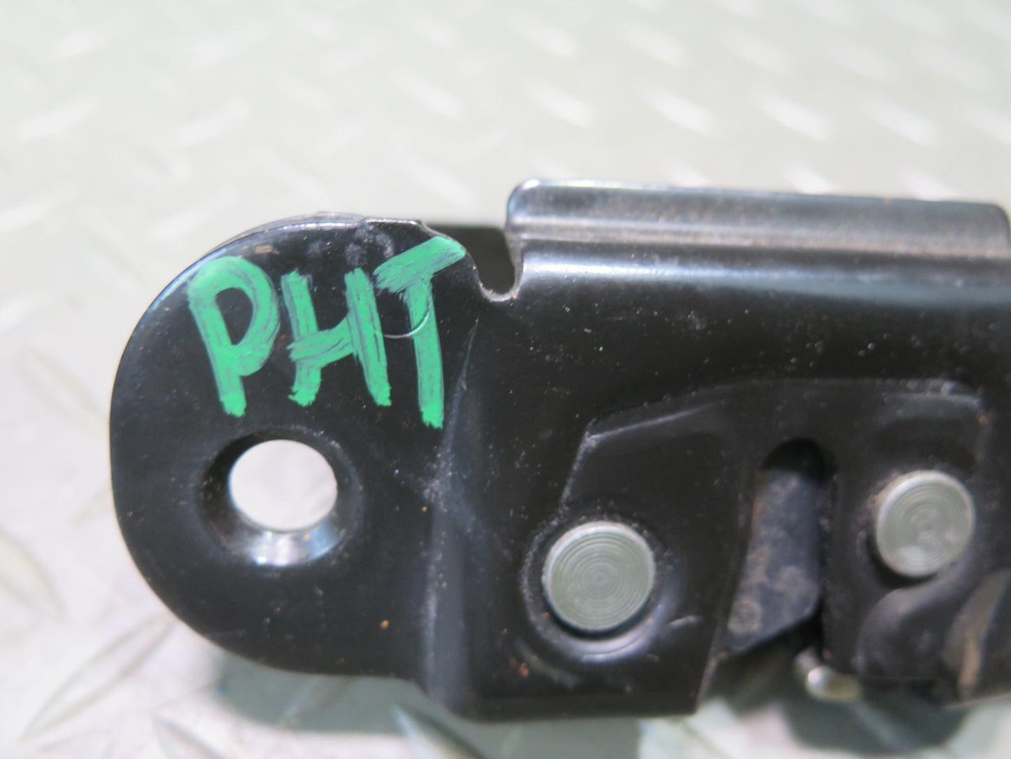 2003-2009 Hummer H2 Rear Trunk Lid Tailgate Liftgate Trunk Lock Latch Set