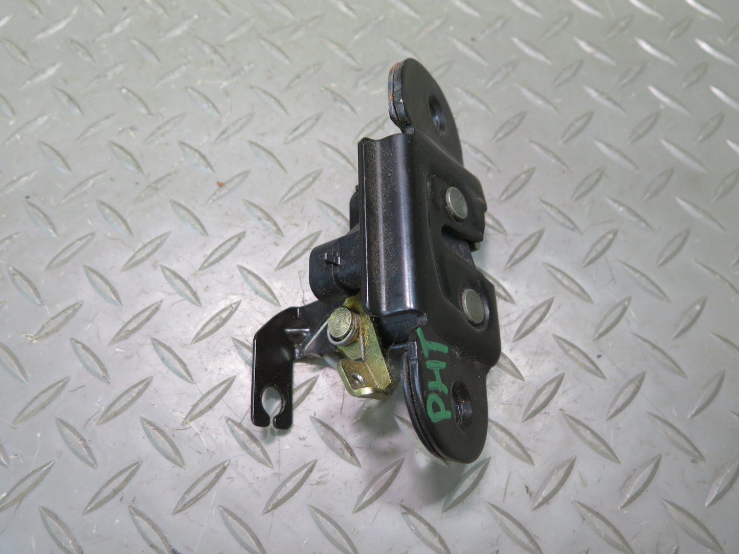 2003-2009 Hummer H2 Rear Trunk Lid Tailgate Liftgate Trunk Lock Latch Set