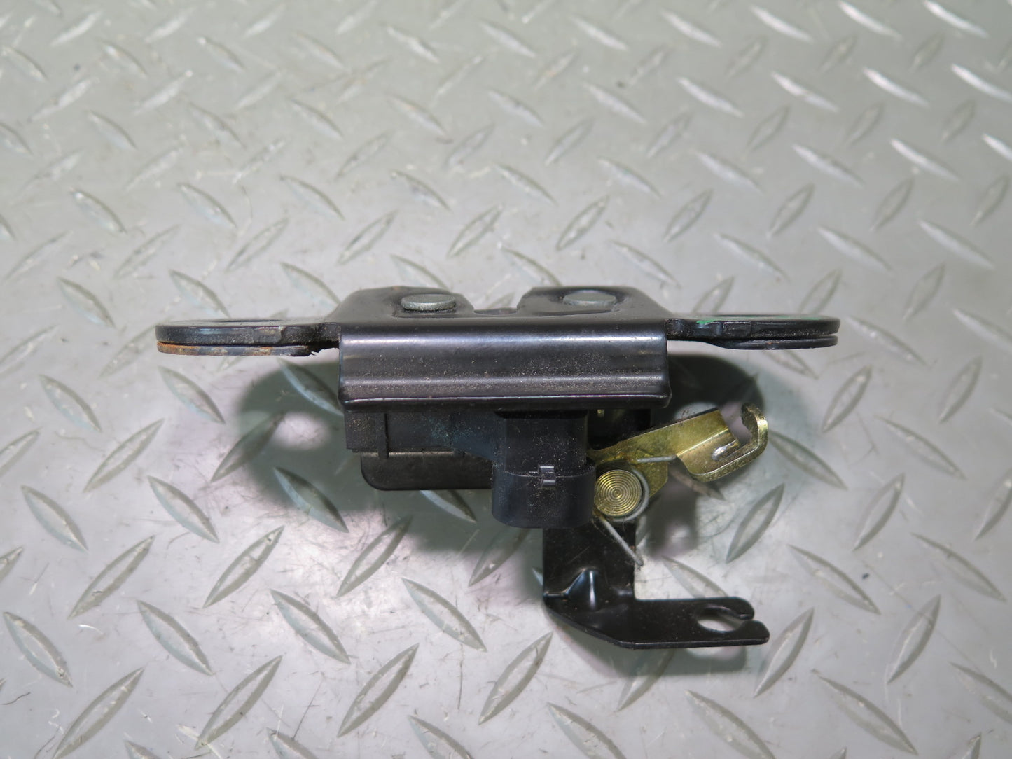 2003-2009 Hummer H2 Rear Trunk Lid Tailgate Liftgate Trunk Lock Latch Set