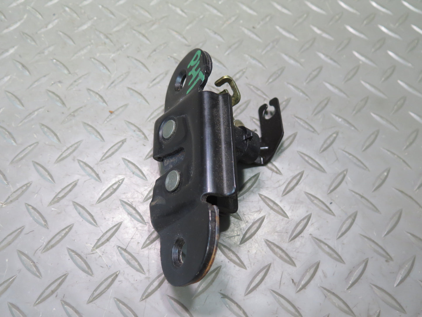 2003-2009 Hummer H2 Rear Trunk Lid Tailgate Liftgate Trunk Lock Latch Set