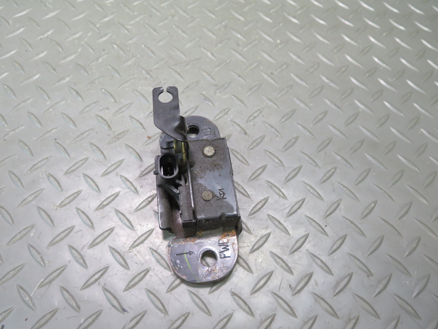 2003-2009 Hummer H2 Rear Trunk Lid Tailgate Liftgate Trunk Lock Latch Set