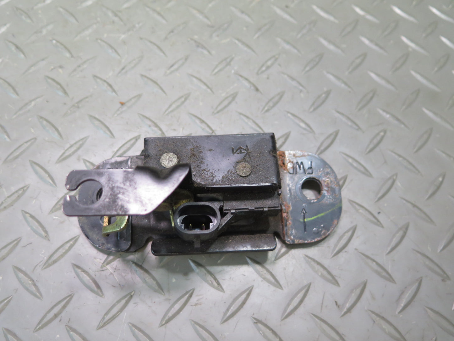 2003-2009 Hummer H2 Rear Trunk Lid Tailgate Liftgate Trunk Lock Latch Set