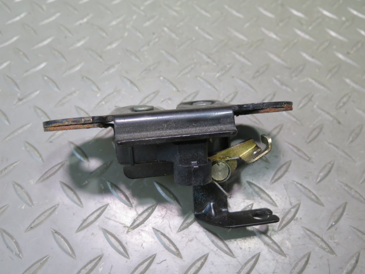 2003-2009 Hummer H2 Rear Trunk Lid Tailgate Liftgate Trunk Lock Latch Set