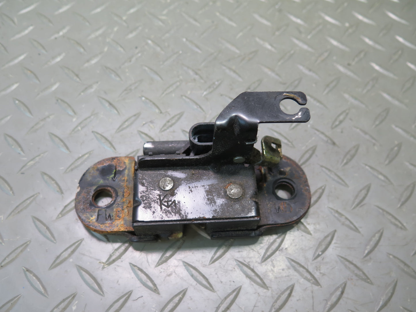 2003-2009 Hummer H2 Rear Trunk Lid Tailgate Liftgate Trunk Lock Latch Set