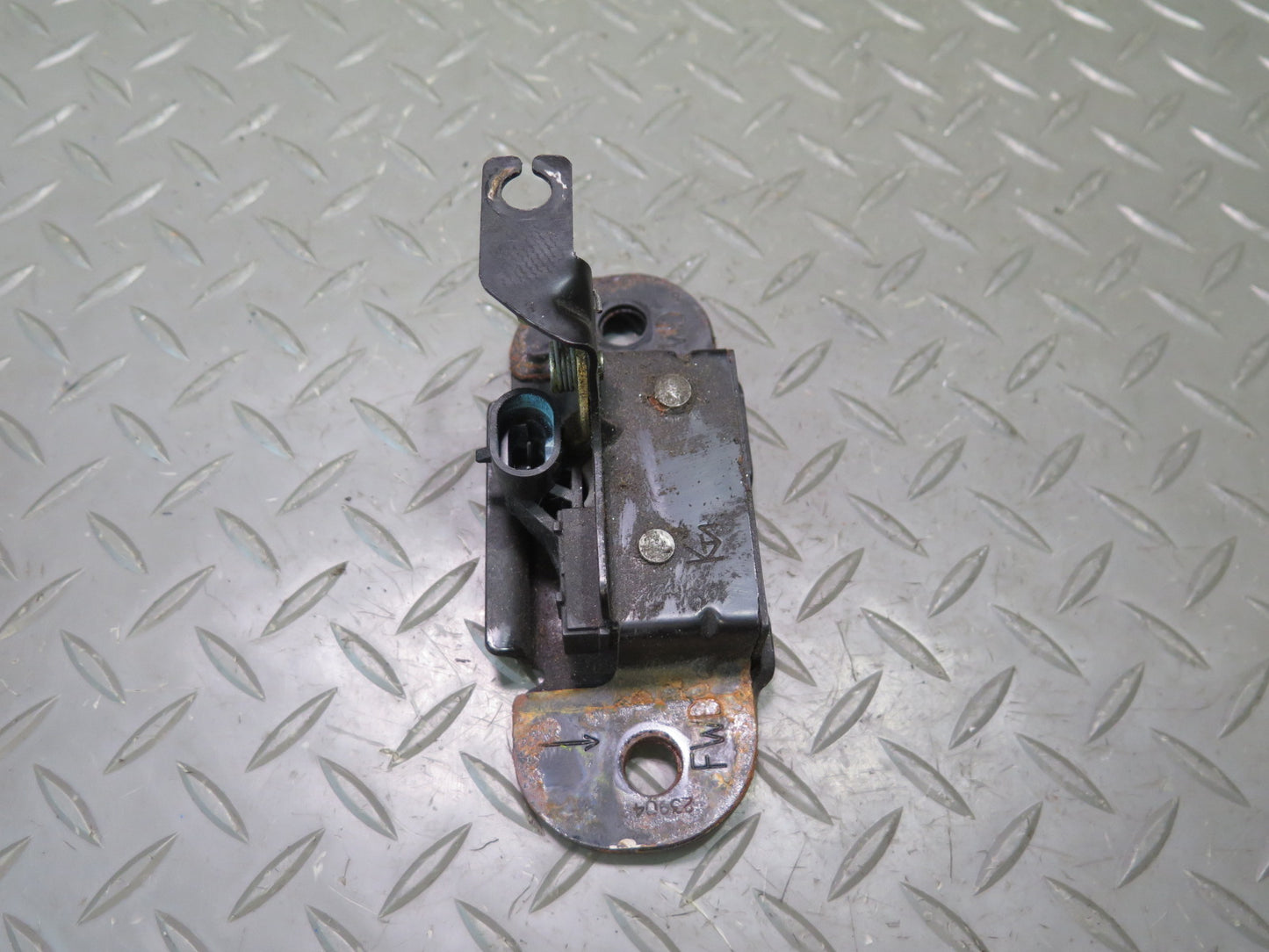 2003-2009 Hummer H2 Rear Trunk Lid Tailgate Liftgate Trunk Lock Latch Set