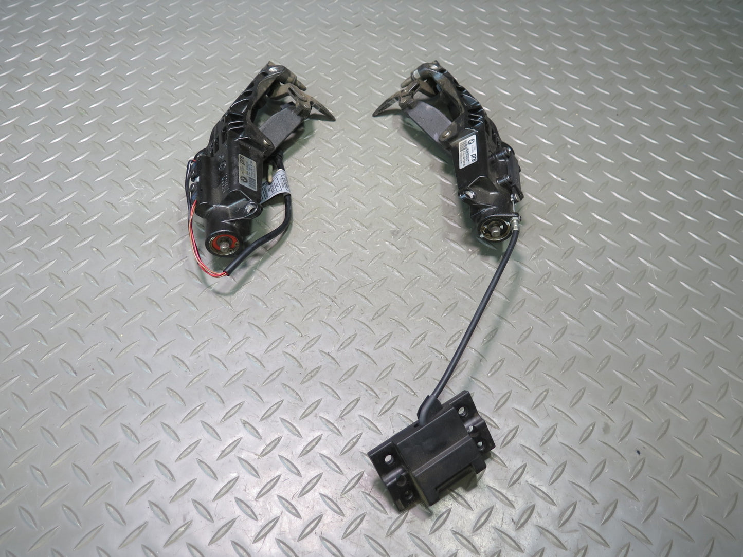 03-08 BMW E85 Z4 Right & Left Soft TOP Lock Latch Mechanism Set OEM