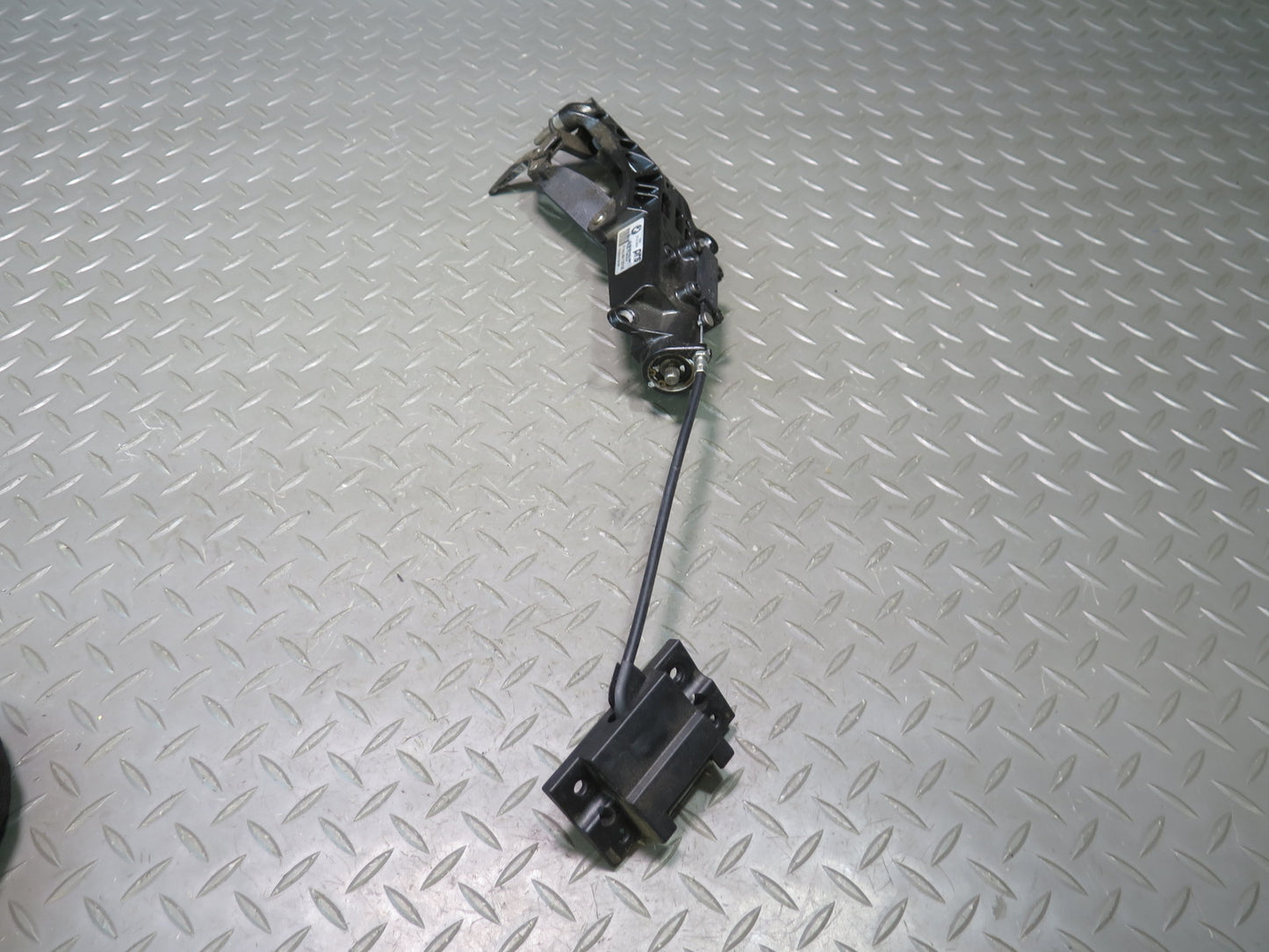 03-08 BMW E85 Z4 Right & Left Soft TOP Lock Latch Mechanism Set OEM